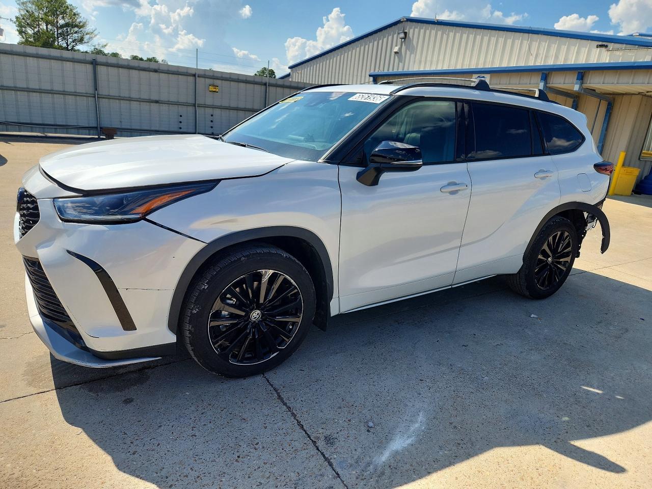 2024 TOYOTA HIGHLANDER — Front 3/4