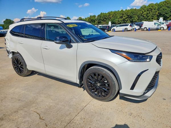 2024 TOYOTA HIGHLANDER — Passenger 3/4
