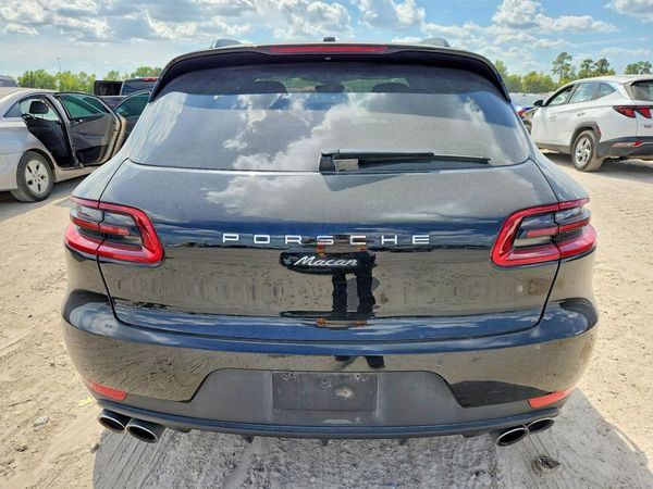 2018 PORSCHE MACAN