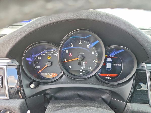 2018 PORSCHE MACAN