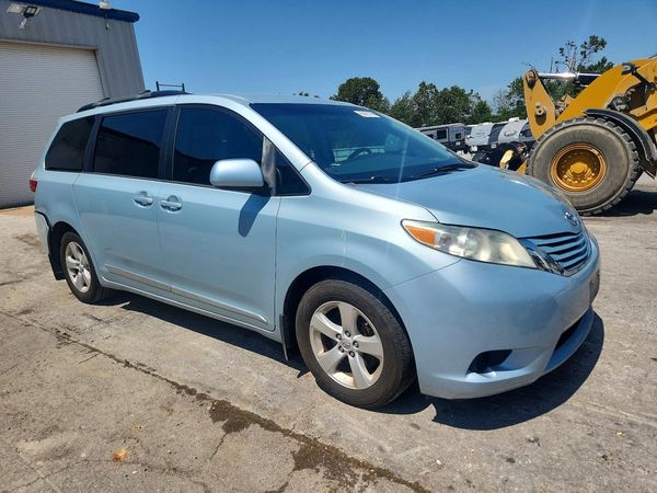 2015 TOYOTA SIENNA