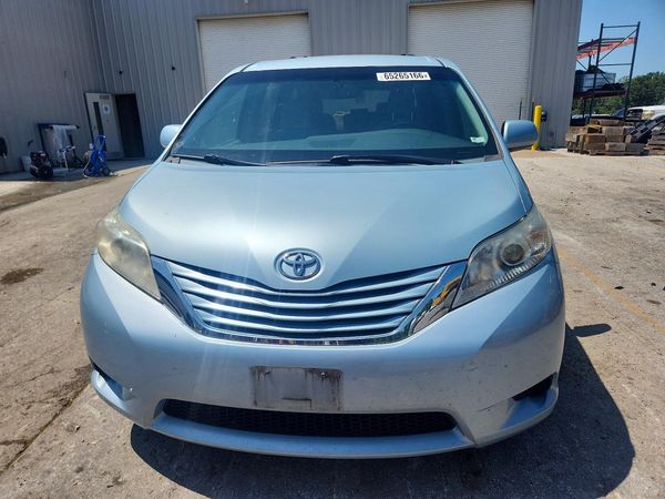 2015 TOYOTA SIENNA