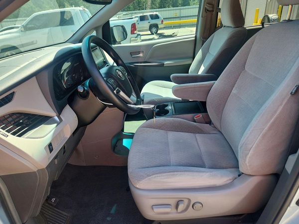 2015 TOYOTA SIENNA