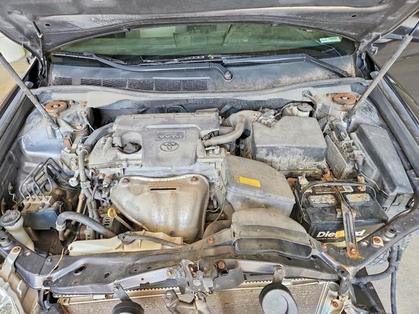 2012 TOYOTA CAMRY — Engine bay