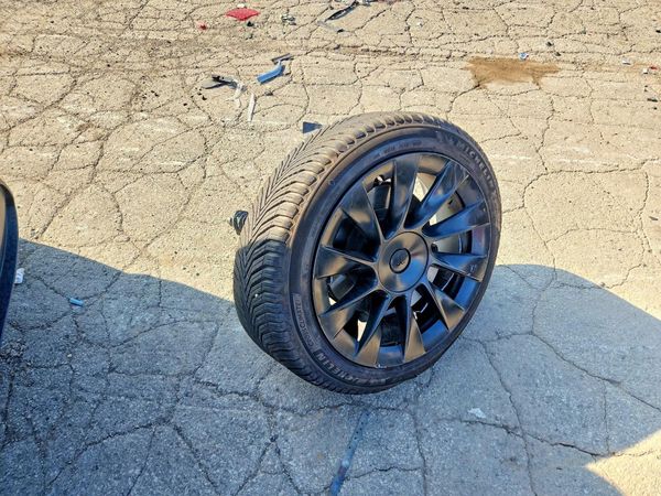 2022 TESLA MODEL Y — LOOS