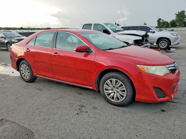 2014 TOYOTA CAMRY — Passenger 3/4