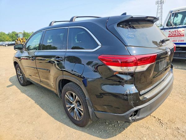 2018 TOYOTA HIGHLANDER LE/LE Plus