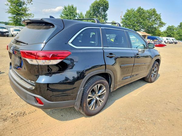 2018 TOYOTA HIGHLANDER LE/LE Plus