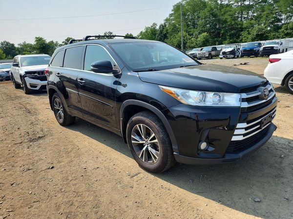 2018 TOYOTA HIGHLANDER LE/LE Plus