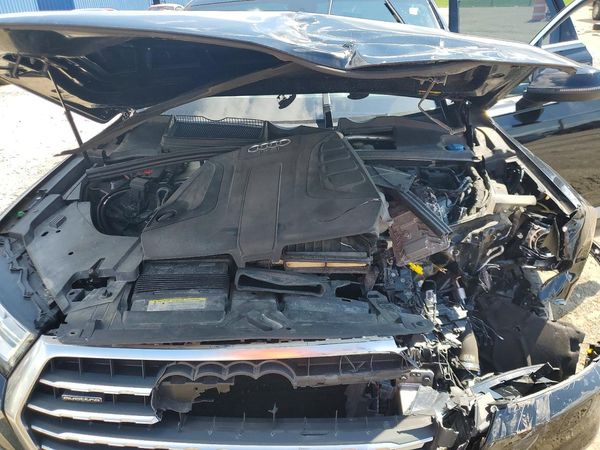 2018 AUDI Q7 quattro Premium — Engine bay