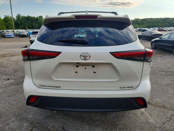 2021 TOYOTA HIGHLANDER XLE
