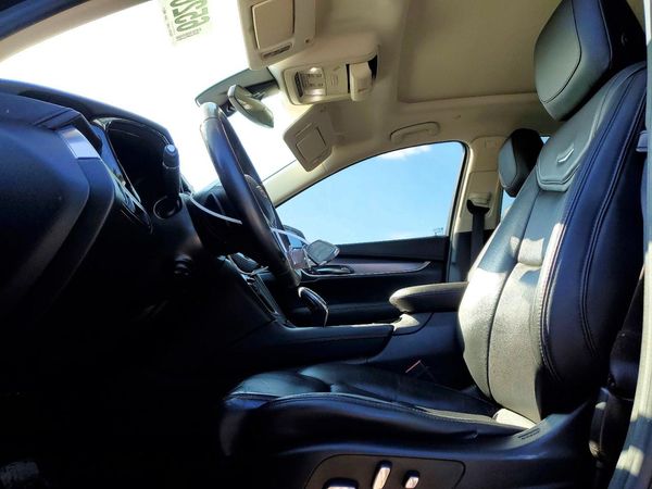 2017 CADILLAC XT5