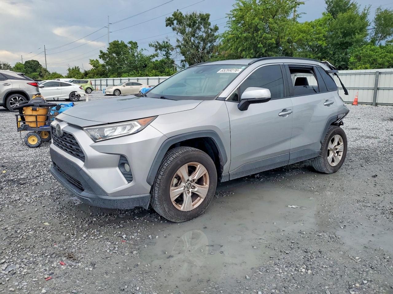 2020 TOYOTA RAV4 XLE
