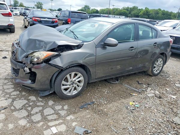 2013 MAZDA 3 Touring/GS — Front 3/4
