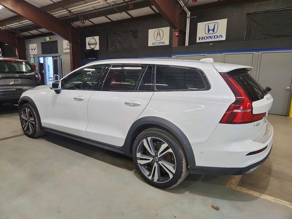 2025 VOLVO V60 CROSS COUNTRY Plus