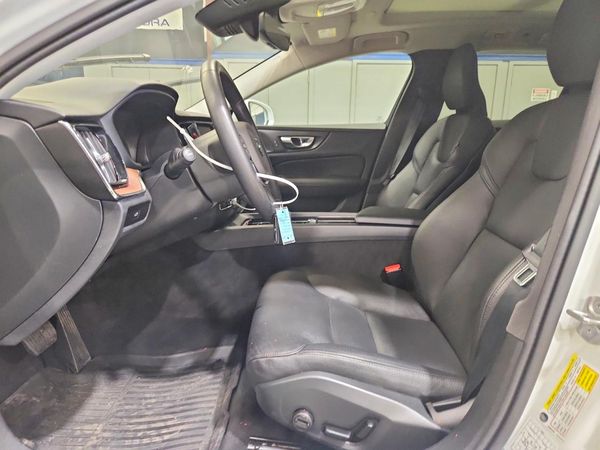 2025 VOLVO V60 CROSS COUNTRY Plus