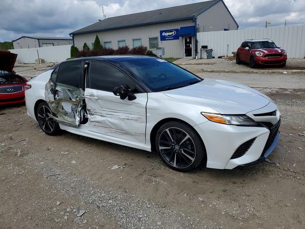 2020 TOYOTA CAMRY XSE