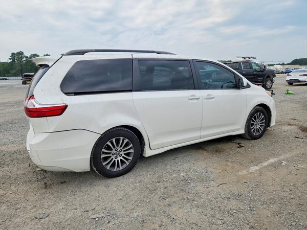 2019 TOYOTA SIENNA