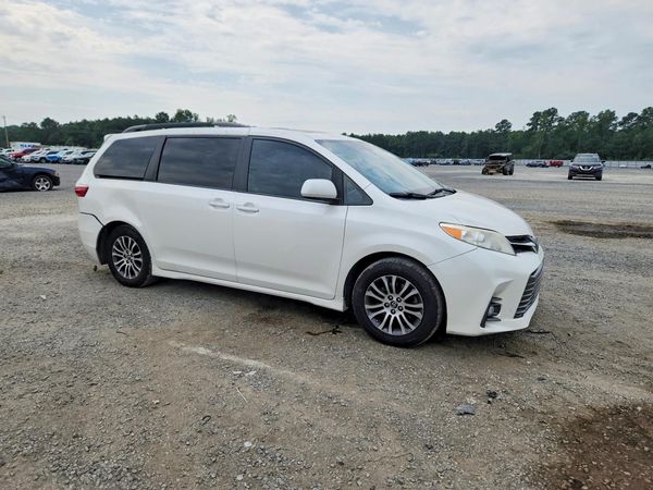 2019 TOYOTA SIENNA