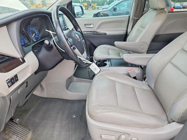 2019 TOYOTA SIENNA