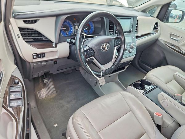 2019 TOYOTA SIENNA