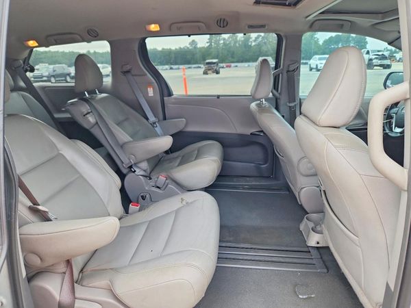 2019 TOYOTA SIENNA