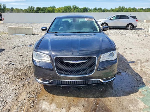 2019 CHRYSLER 300