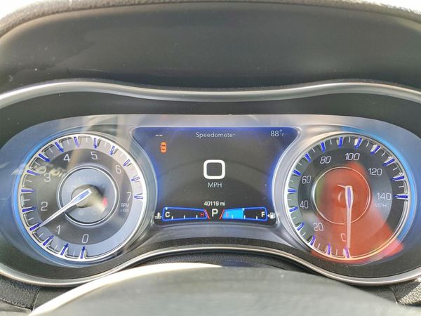 2019 CHRYSLER 300