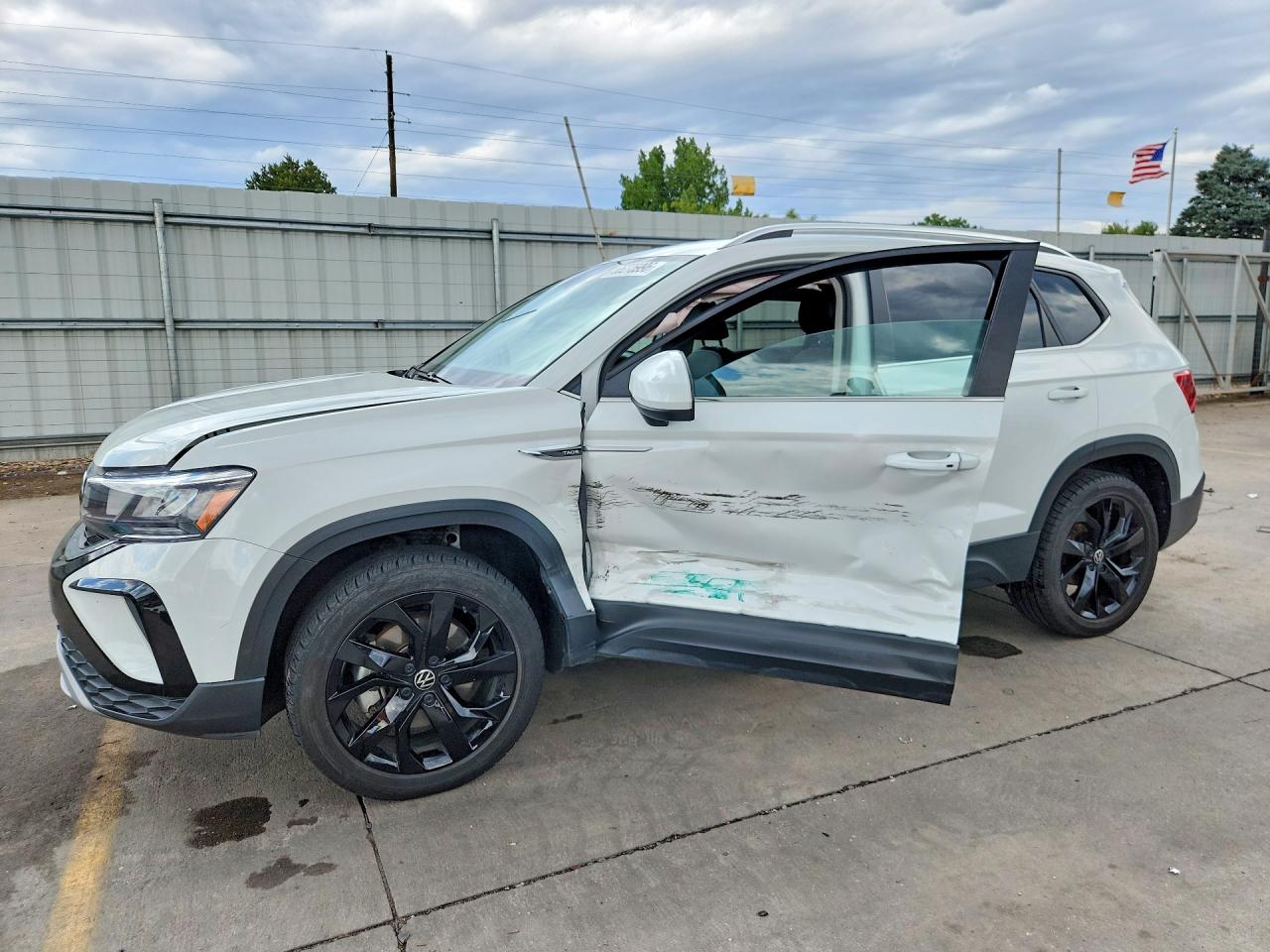 2022 VOLKSWAGEN TAOS