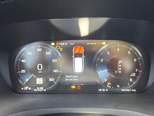 2021 VOLVO V60 CROSS COUNTRY Momentum