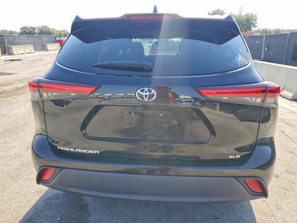 2021 TOYOTA HIGHLANDER XLE