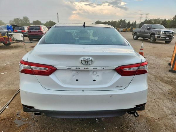 2018 TOYOTA CAMRY