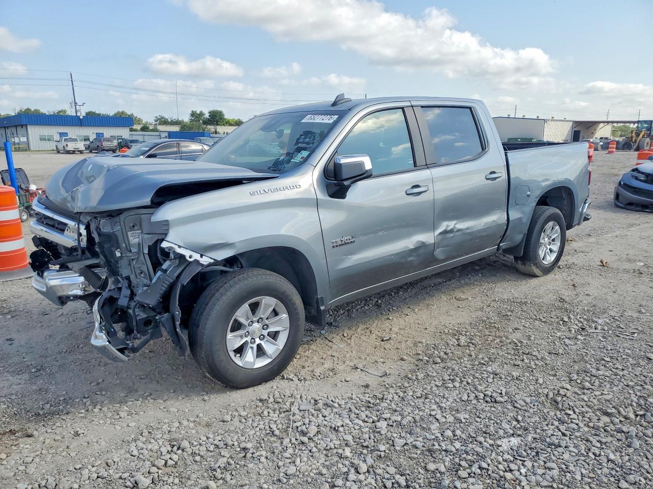 2023 CHEVROLET SILVERADO LT — Front 3/4