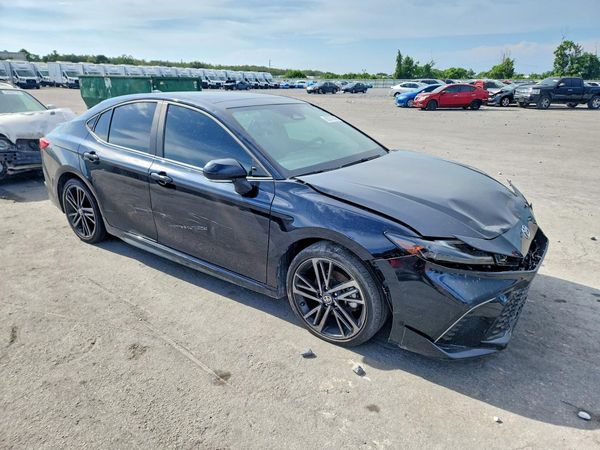 2025 TOYOTA CAMRY