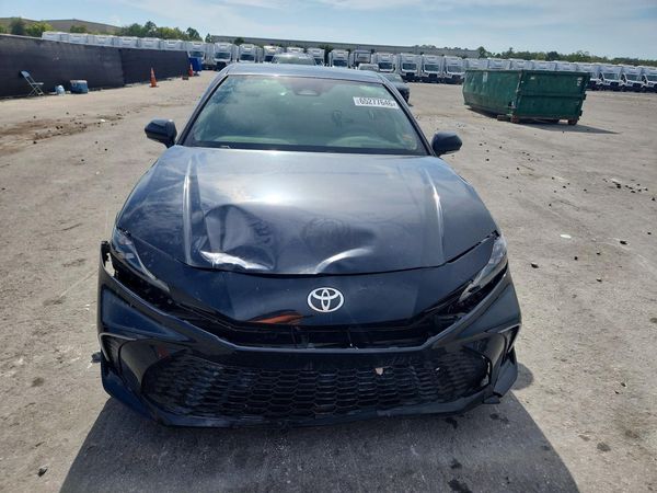 2025 TOYOTA CAMRY
