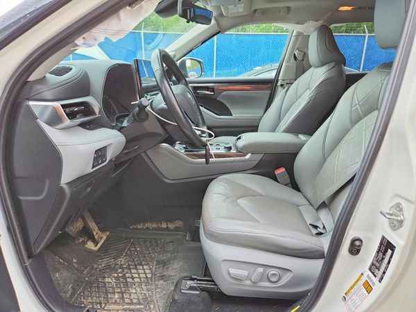 2021 TOYOTA HIGHLANDER Platinum