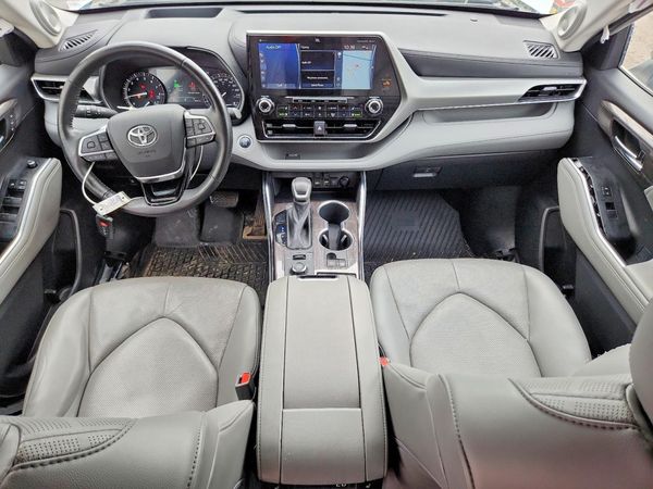 2021 TOYOTA HIGHLANDER Platinum