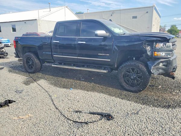 2019 CHEVROLET SILVERADO LTZ
