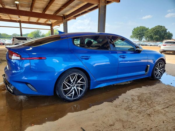 2022 KIA STINGER