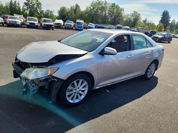 2013 TOYOTA CAMRY — Front 3/4
