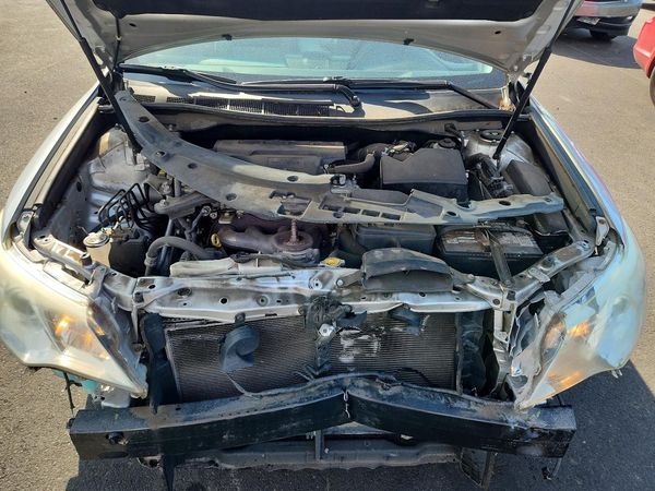 2013 TOYOTA CAMRY — Engine bay