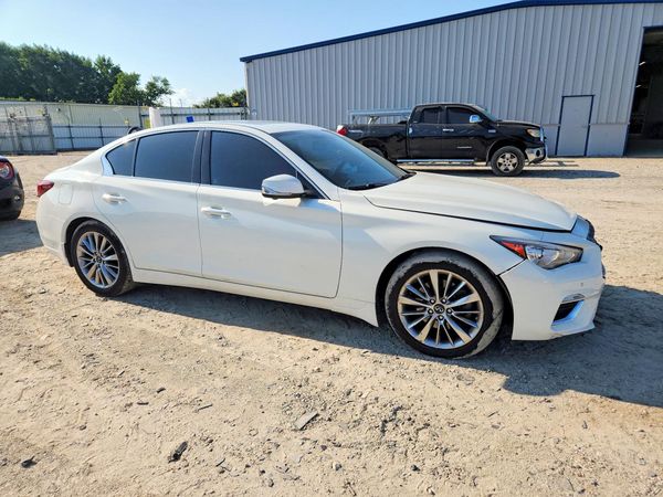 2021 INFINITI Q50 LUXE