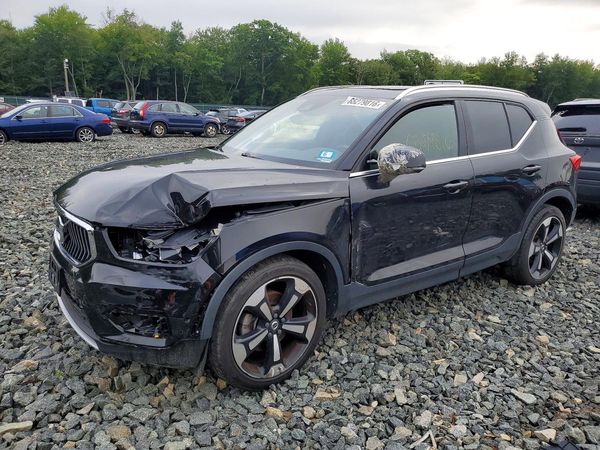 2019 VOLVO XC40