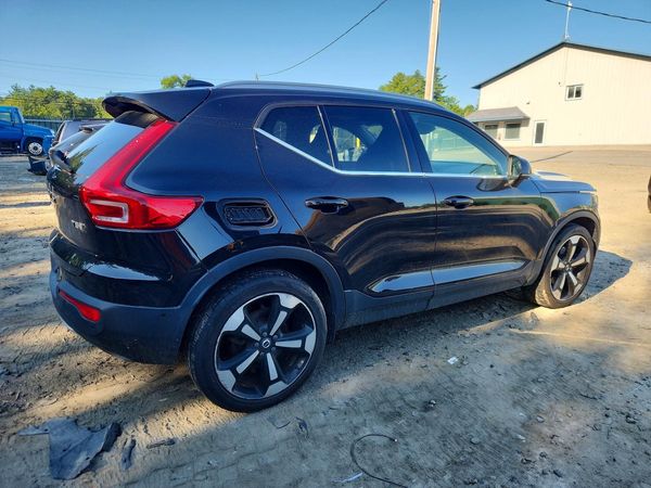 2019 VOLVO XC40 Inscription