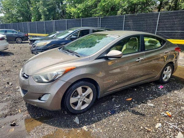 2013 HYUNDAI ELANTRA