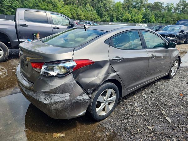 2013 HYUNDAI ELANTRA