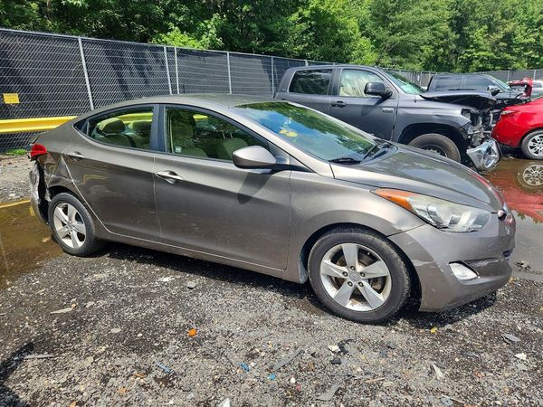 2013 HYUNDAI ELANTRA