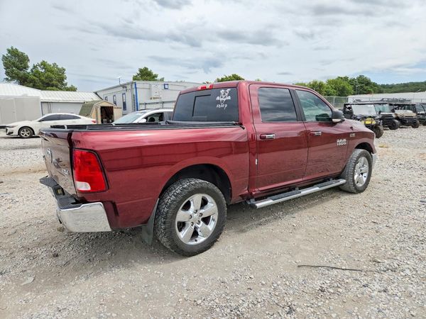 2016 RAM 1500 SLT CREW CAB 4X4