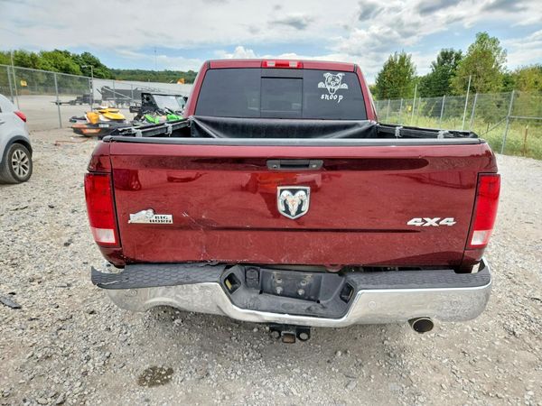 2016 RAM 1500 SLT CREW CAB 4X4