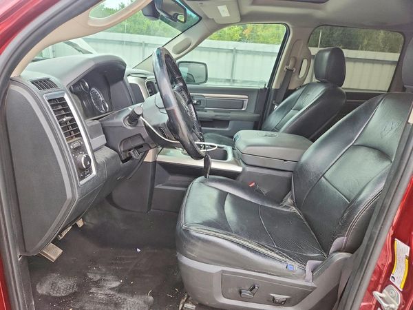 2016 RAM 1500 SLT CREW CAB 4X4